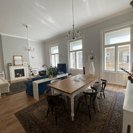 Urban Haven - 3 Beds, 3 Baths, Free Parking, Near Central Market Budapeste Exterior foto