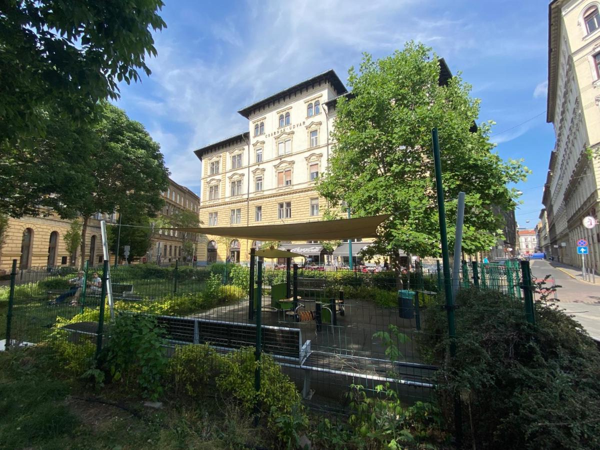 Urban Haven - 3 Beds, 3 Baths, Free Parking, Near Central Market Budapeste Exterior foto