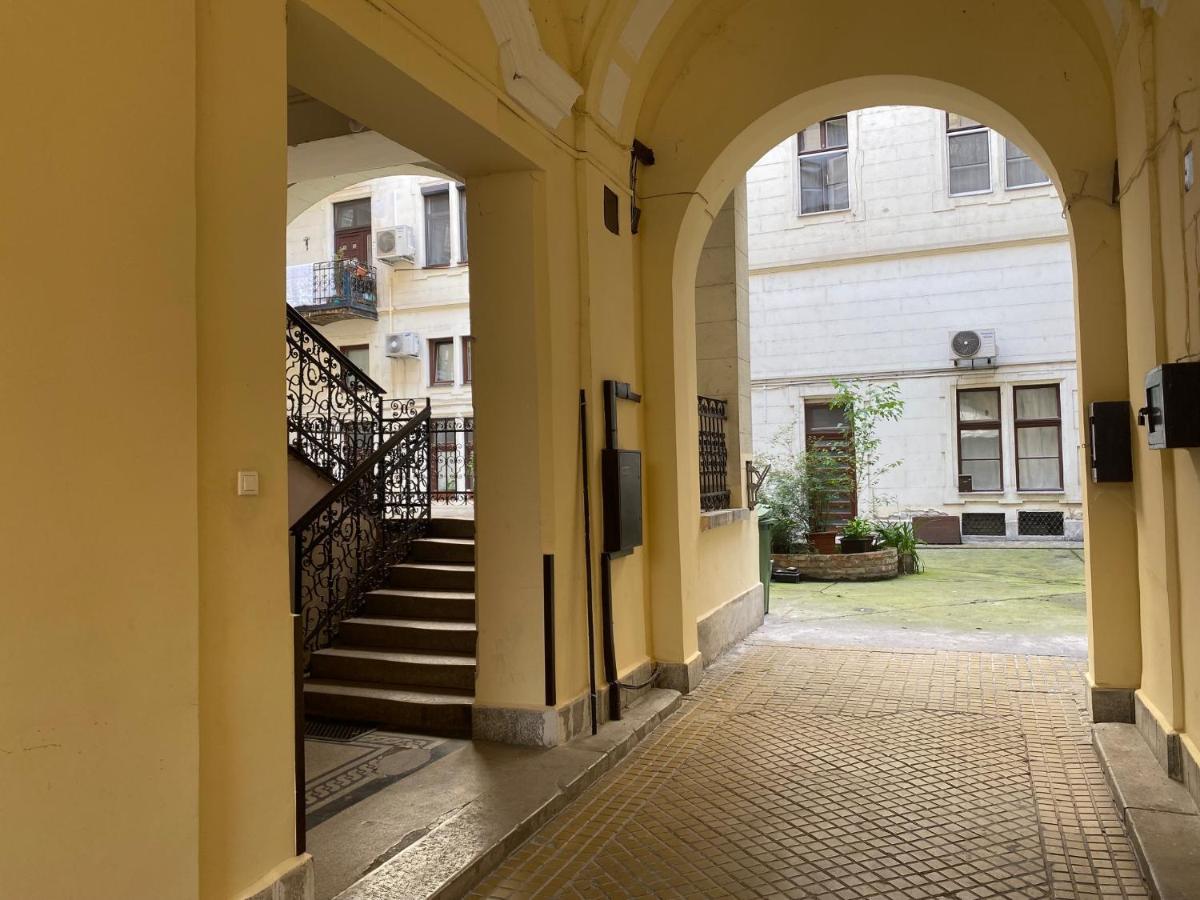 Urban Haven - 3 Beds, 3 Baths, Free Parking, Near Central Market Budapeste Exterior foto