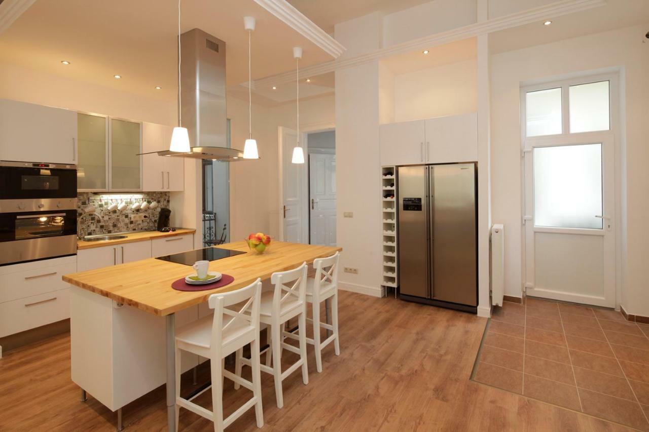 Urban Haven - 3 Beds, 3 Baths, Free Parking, Near Central Market Budapeste Exterior foto