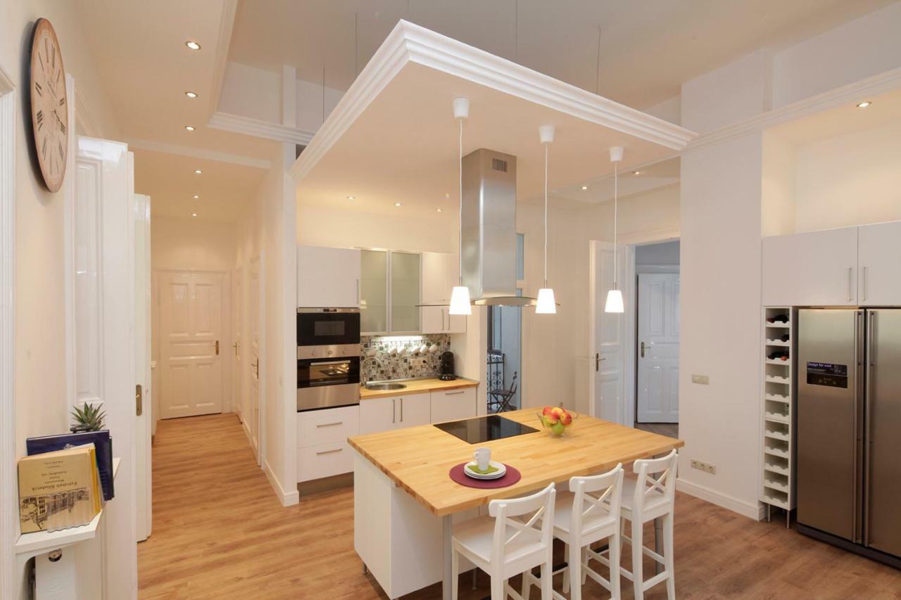 Urban Haven - 3 Beds, 3 Baths, Free Parking, Near Central Market Budapeste Exterior foto