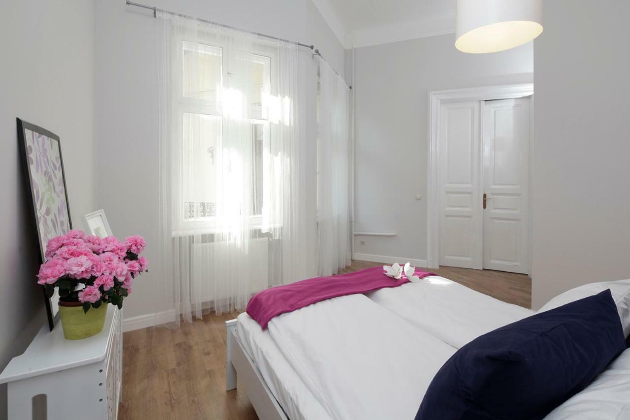Urban Haven - 3 Beds, 3 Baths, Free Parking, Near Central Market Budapeste Exterior foto
