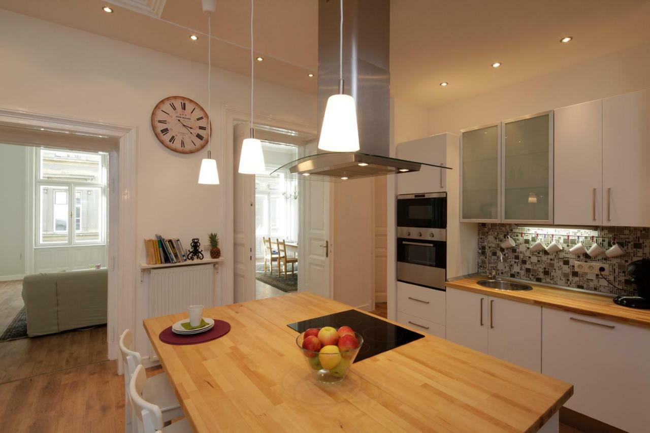Urban Haven - 3 Beds, 3 Baths, Free Parking, Near Central Market Budapeste Exterior foto
