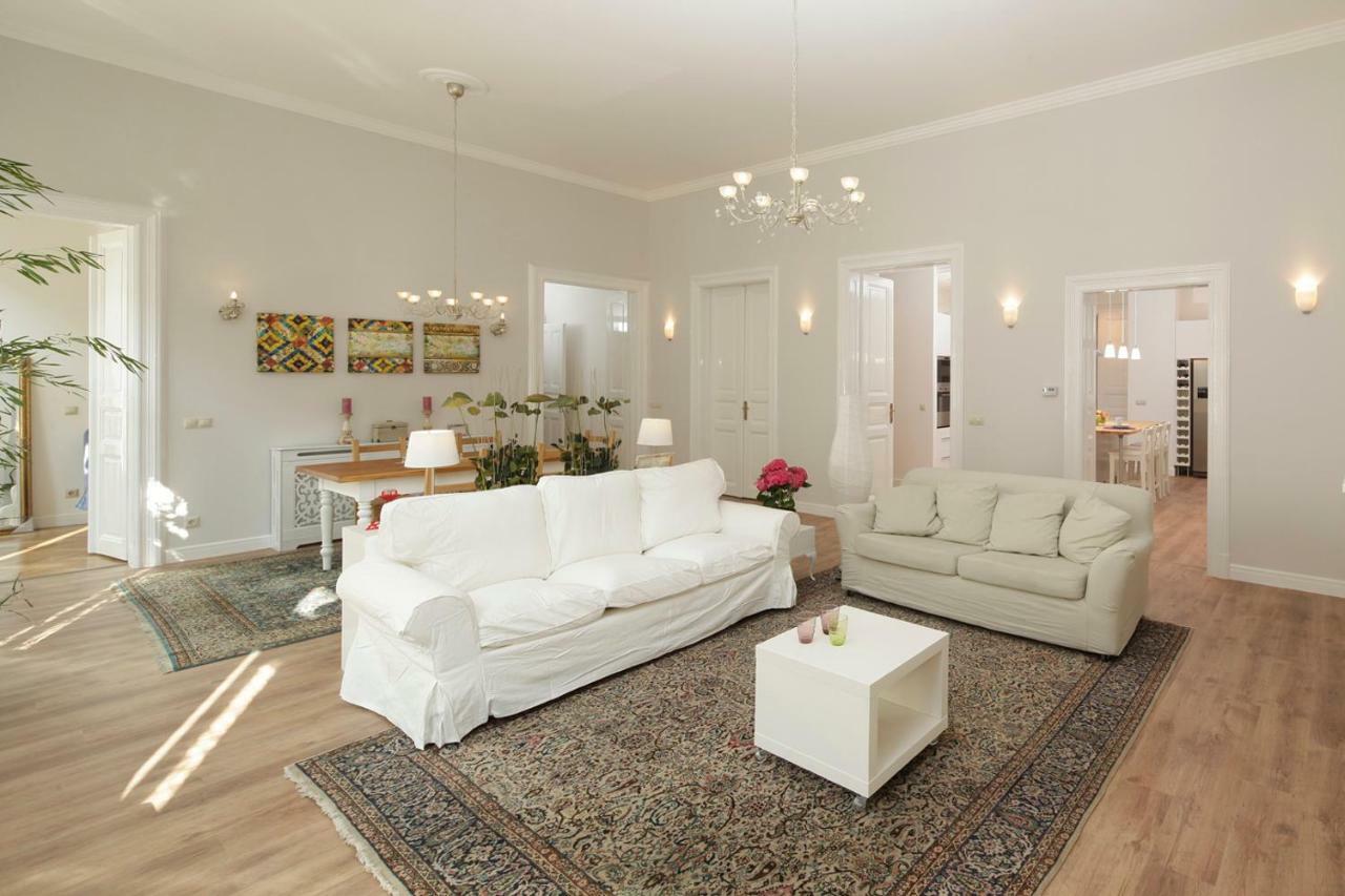 Urban Haven - 3 Beds, 3 Baths, Free Parking, Near Central Market Budapeste Exterior foto