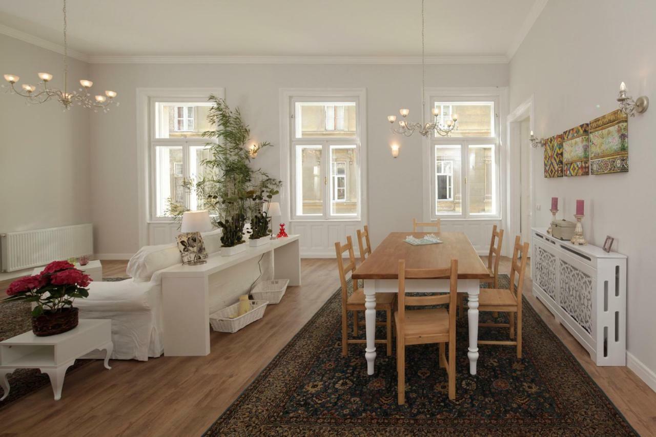 Urban Haven - 3 Beds, 3 Baths, Free Parking, Near Central Market Budapeste Exterior foto