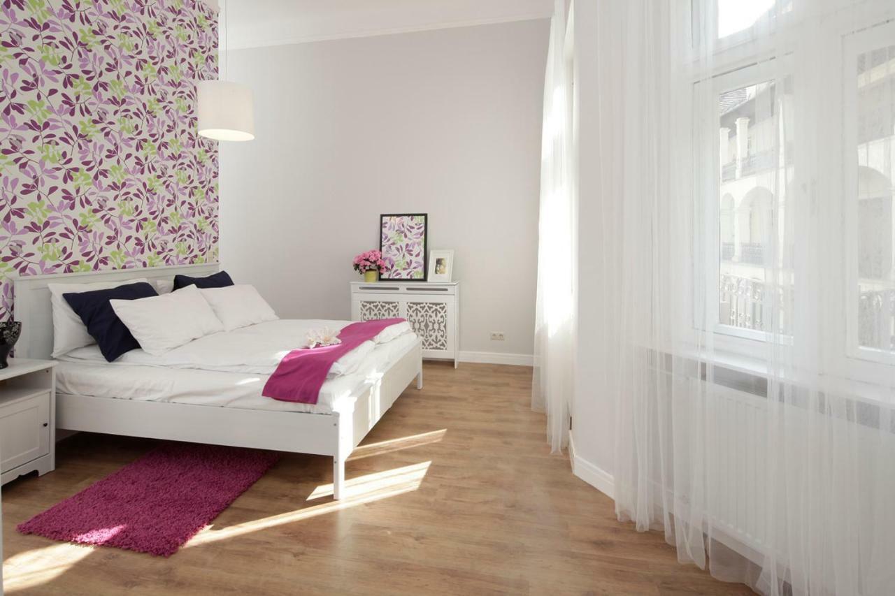 Urban Haven - 3 Beds, 3 Baths, Free Parking, Near Central Market Budapeste Exterior foto
