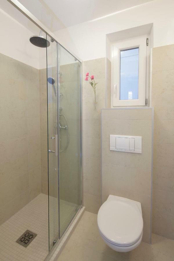 Urban Haven - 3 Beds, 3 Baths, Free Parking, Near Central Market Budapeste Exterior foto