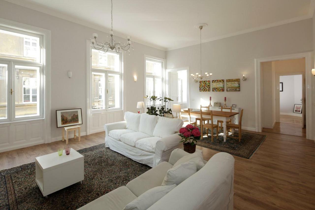 Urban Haven - 3 Beds, 3 Baths, Free Parking, Near Central Market Budapeste Exterior foto