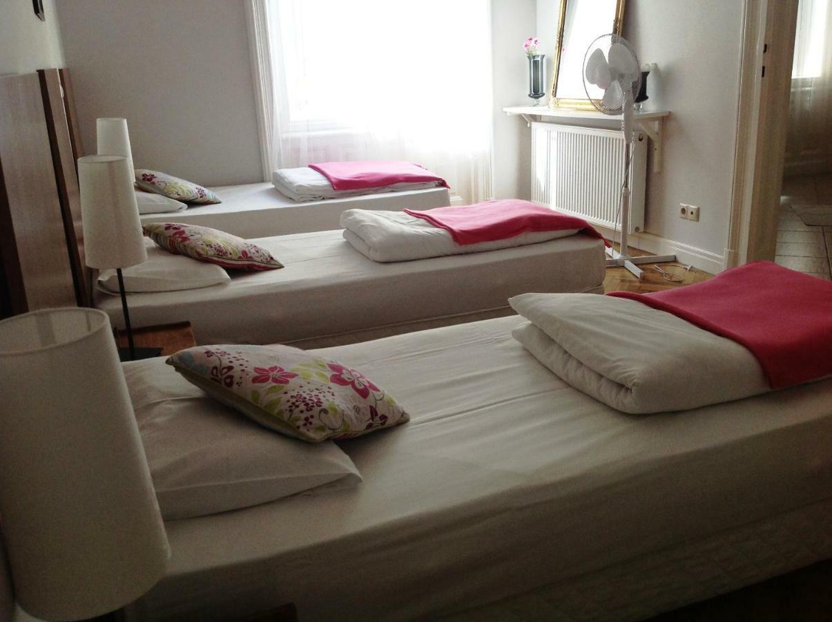 Urban Haven - 3 Beds, 3 Baths, Free Parking, Near Central Market Budapeste Exterior foto