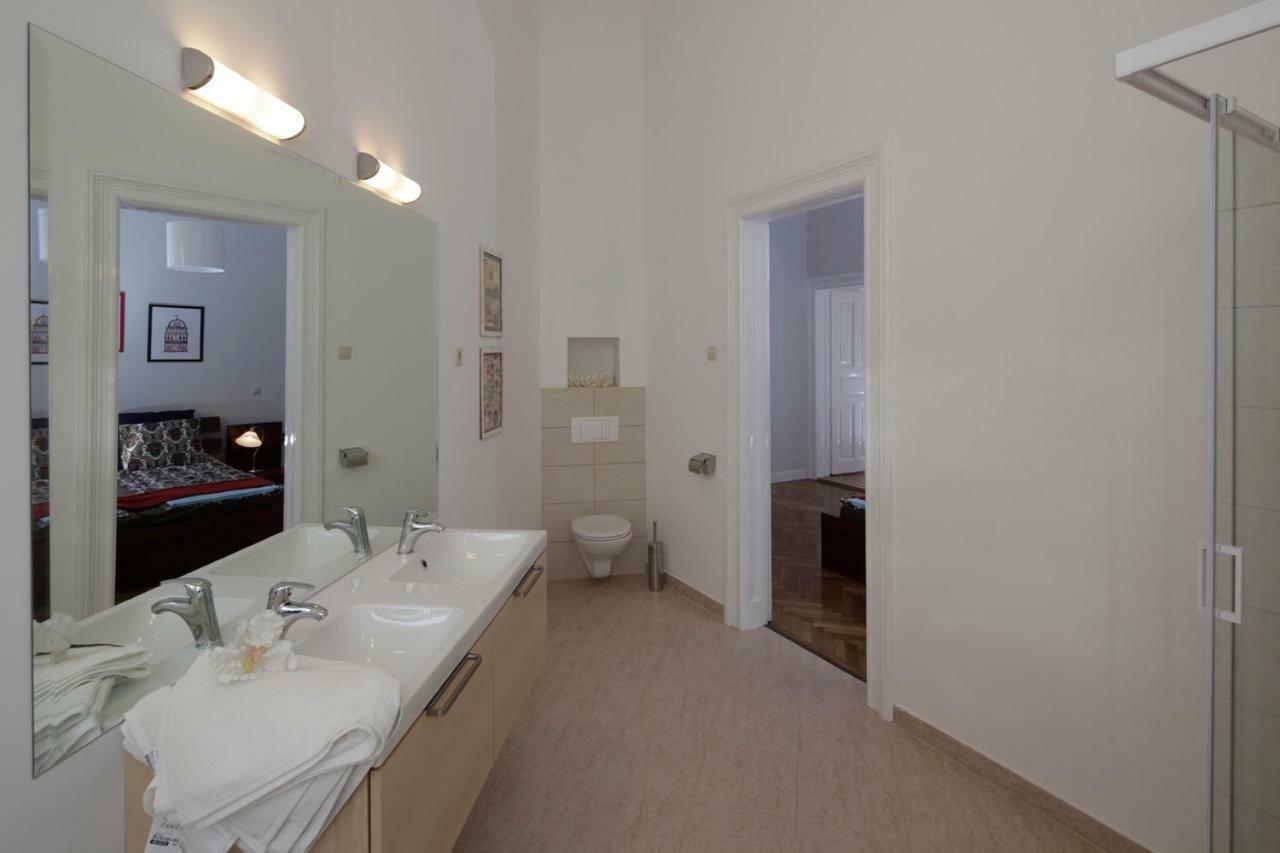 Urban Haven - 3 Beds, 3 Baths, Free Parking, Near Central Market Budapeste Exterior foto