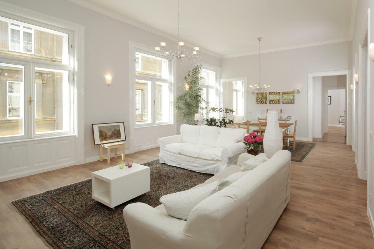 Urban Haven - 3 Beds, 3 Baths, Free Parking, Near Central Market Budapeste Exterior foto