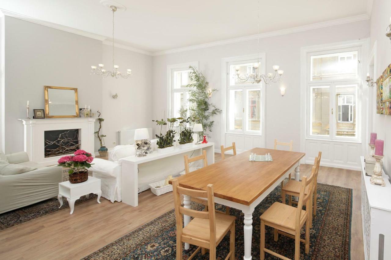 Urban Haven - 3 Beds, 3 Baths, Free Parking, Near Central Market Budapeste Exterior foto